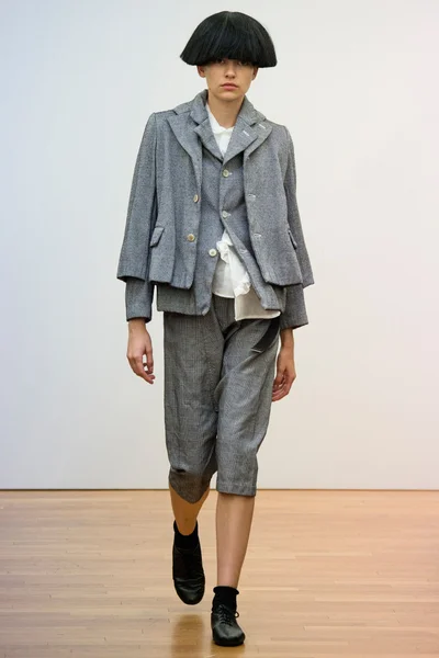Look 16
